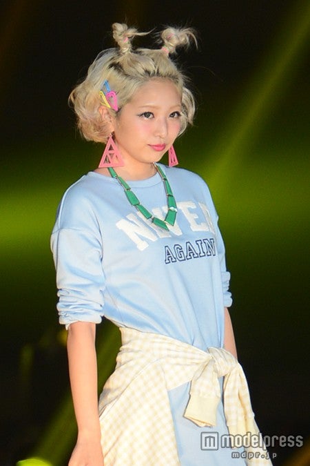 注目のNEWアイコン斉藤夏海、“角ヘアー”に1万人が釘付け　キュートスマイルも炸裂　