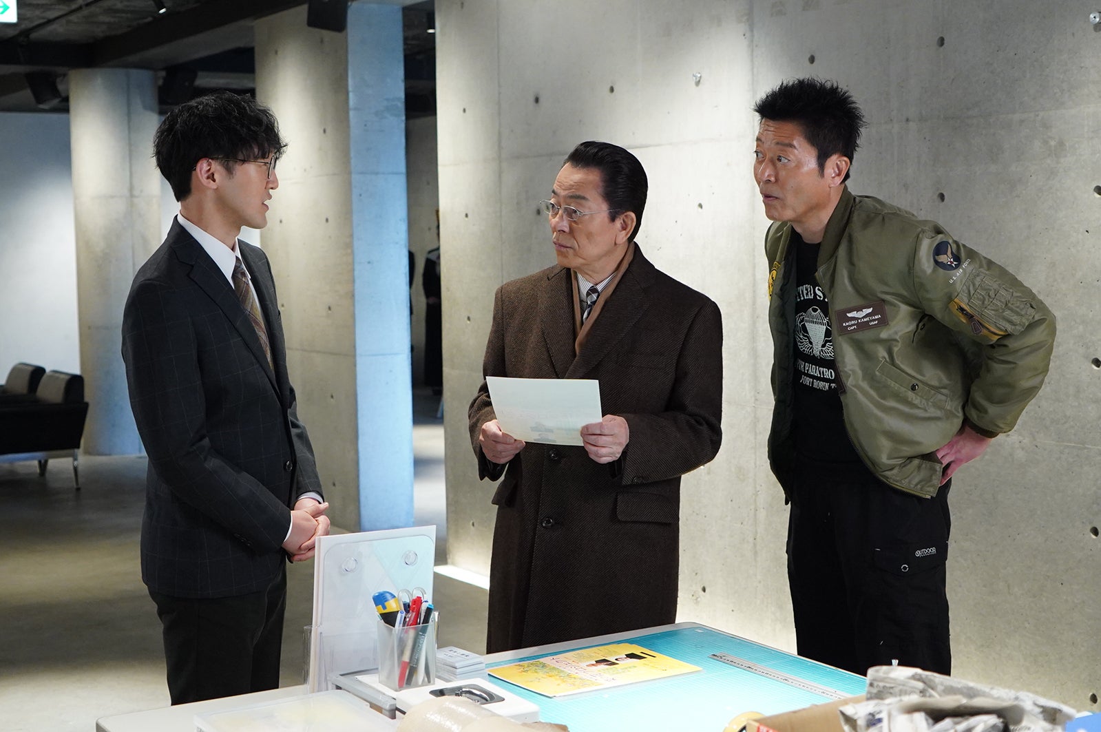 （中央から）水谷豊、寺脇康文「相棒 season23」第16話（C）テレビ朝日