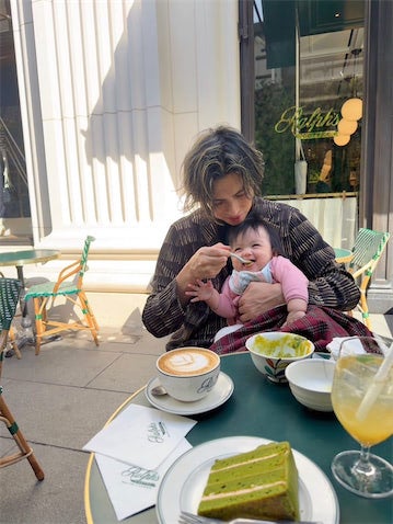 アレクサンダー、妻・川崎希にまさかのツッコミ「離乳食を家の食器で!?」