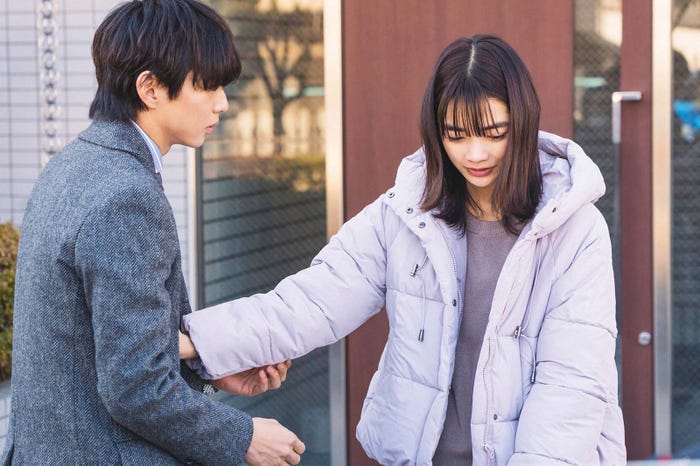 佐藤大樹、見上愛(C)「liar」製作委員会/MBS・TBS