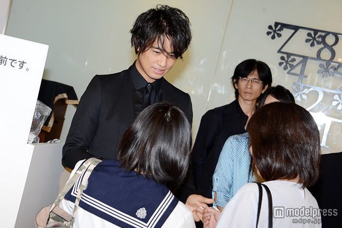 舞台挨拶前に行われたもぎりの様子