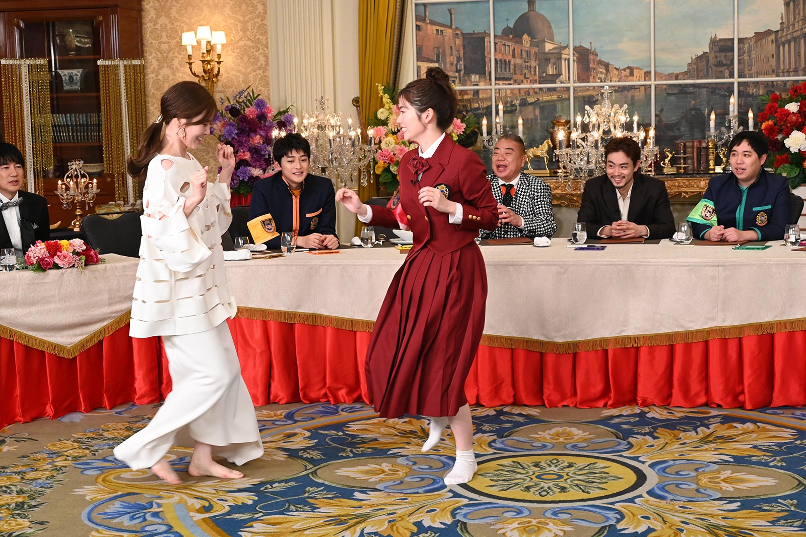 白石麻衣、小芝風花（C）日本テレビ