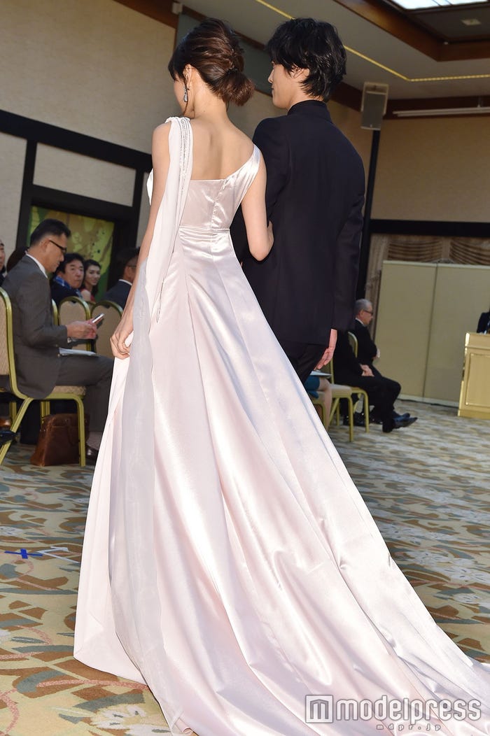 前田敦子、桐谷健太 (C)モデルプレス