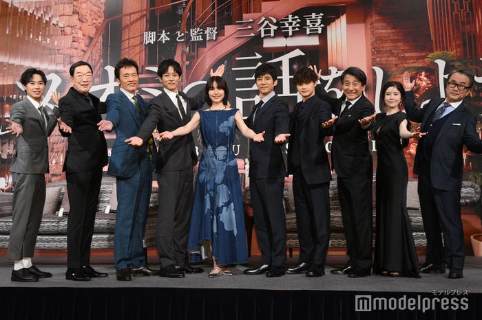 (左から)戸塚純貴、坂東彌十郎、遠藤憲一、松坂桃李、長澤まさみ、西島秀俊、瀬戸康史、小林隆、宮澤エマ、三谷幸喜(C)モデルプレス