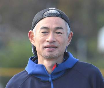 今永昇太がイチロー氏にあいさつ 腰の角度90度から両手で握手 レジェンドの前での姿勢に人柄にじむ ファン反響「レアな2ショ」「まだDHやれそう」