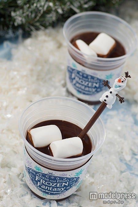 ホットチョコレートドリンク ¥350(※スーベニアスプーン付きは¥750)/(C)Disney