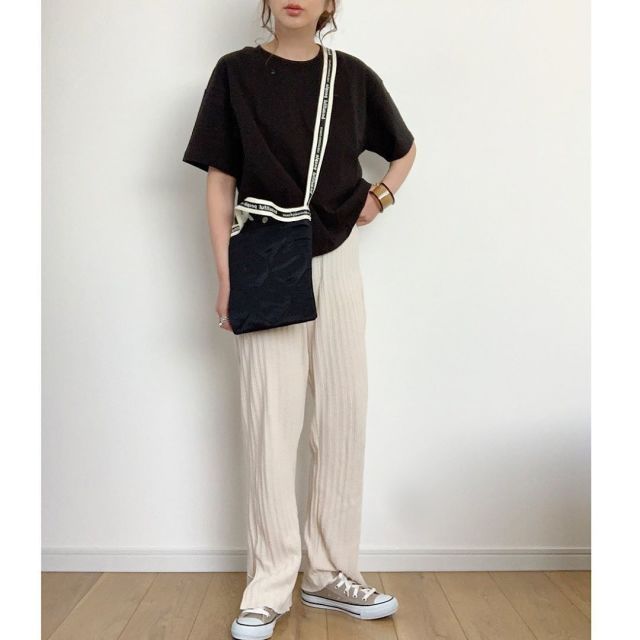プチプラな黒tシャツをおしゃれに着こなそう 夏おすすめ 大人の黒tコーデ11選 モデルプレス プチプラな黒tシャツをおしゃれに着こなそう 夏おすすめ 大人の黒tコーデ11選 モデルプレス