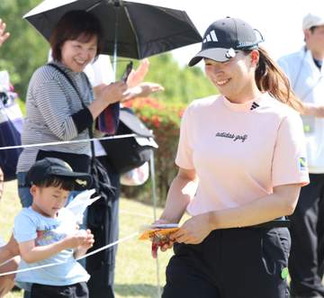 失意の予選落ち…渋野日向子に差し出されたプレゼントとは