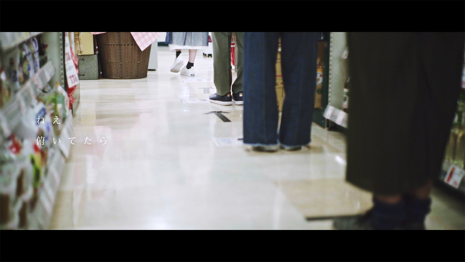 AKB48「離れていても」MVより（C）AKB48／キングレコード