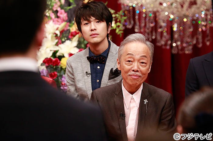 新入社員を見つめる(左から)ゆず・北川悠仁、谷村新司