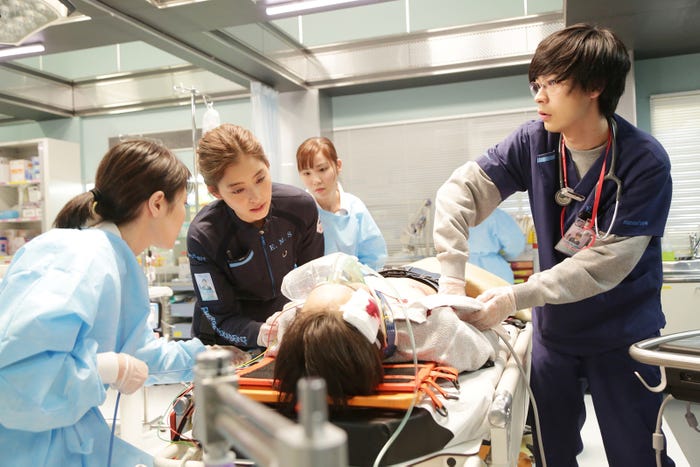 新木優子、成田凌(C)フジテレビ