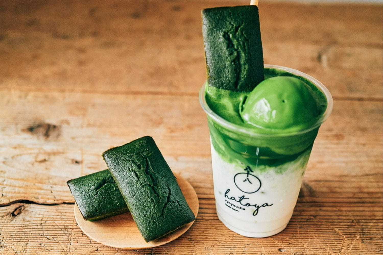 日本茶スタンド八十八良葉舎、鎌倉に誕生 「焙煎抹茶ソフト」「抹茶ラテ 鎌倉壱」など抹茶尽くし