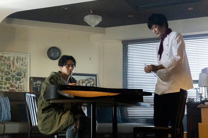 戸塚純貴、田辺誠一「ハコビヤ」第1話より(C)「ハコビヤ」製作委員会