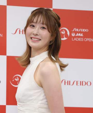 「仕事間違ってませんか？」22歳人気美人ゴルファーの大変身姿に騒然「破壊力凄すぎ」「かわいすぎやろがい！」