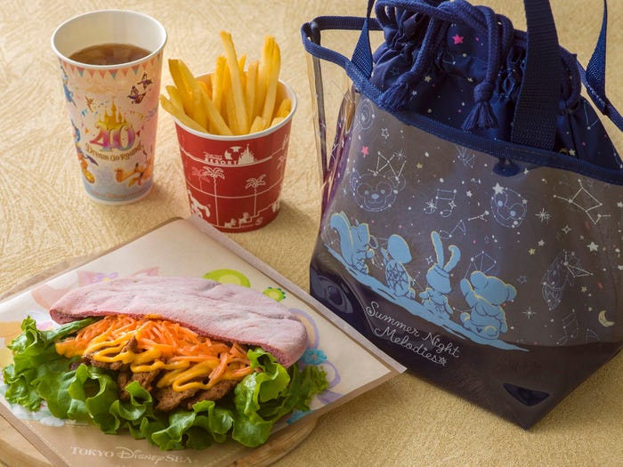 スーベニアランチケース/対象のメニューにプラス1,400円(C)Disney