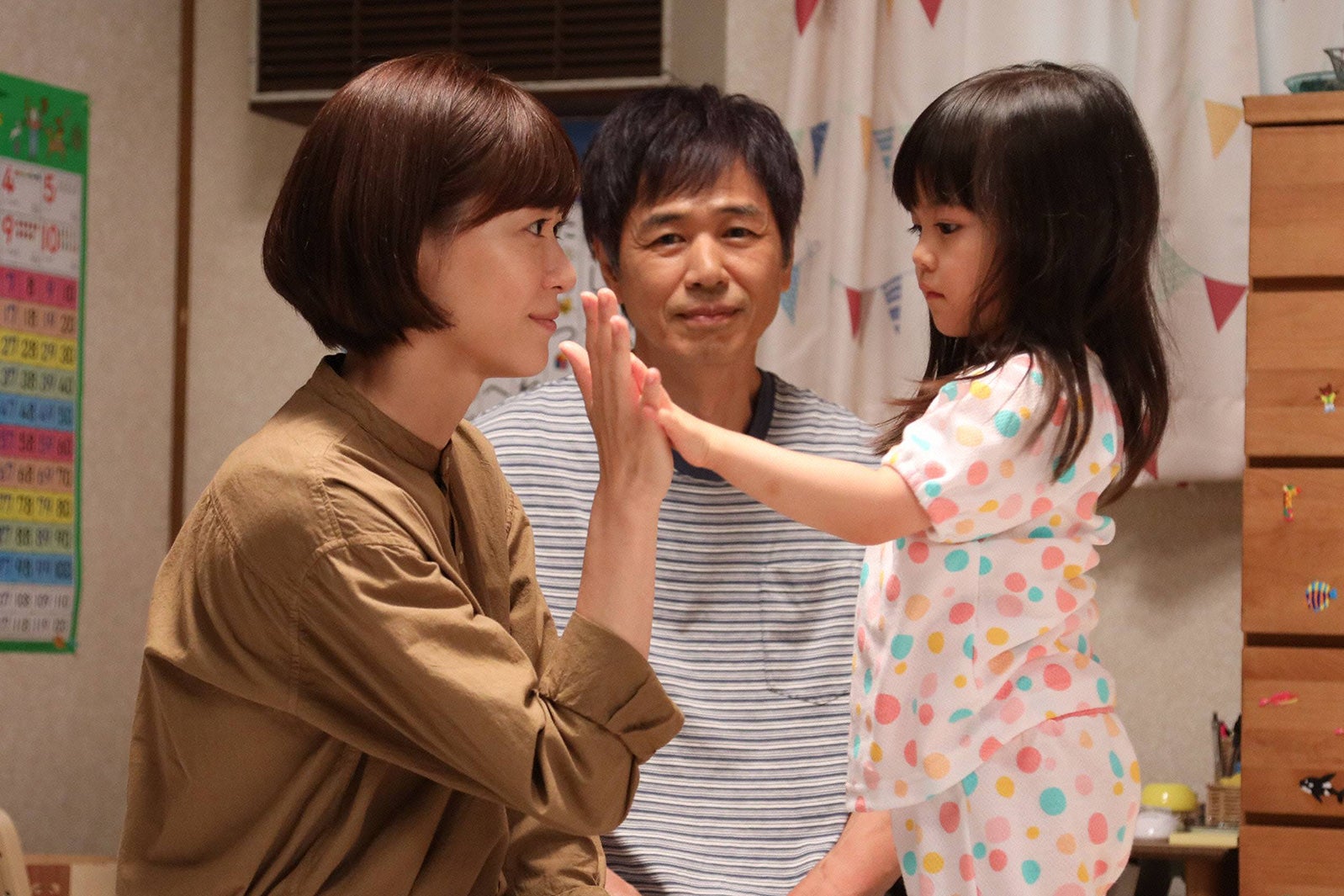 上野樹里・時任三郎・加藤柚凪／「監察医 朝顔」最終話より（C）フジテレビ