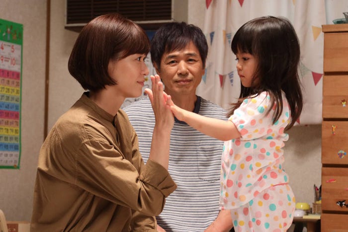 上野樹里・時任三郎・加藤柚凪/「監察医 朝顔」最終話より(C)フジテレビ