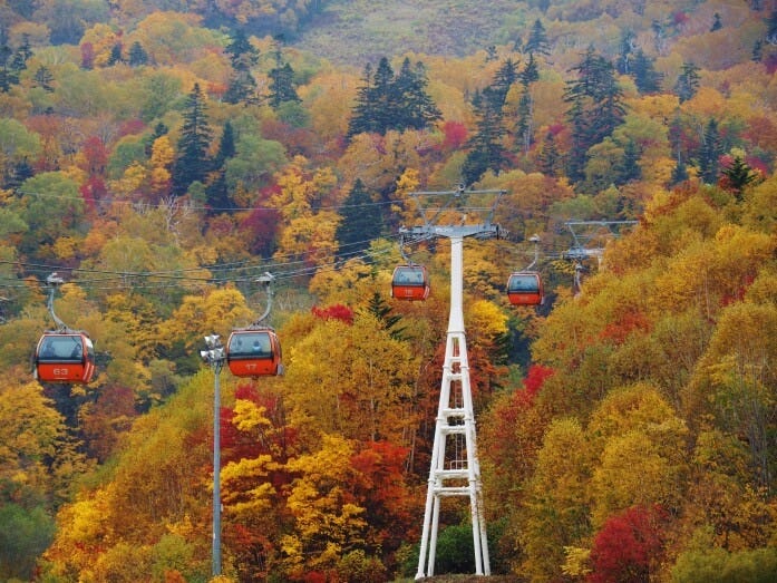 札幌国際スキー場の紅葉ゴンドラ