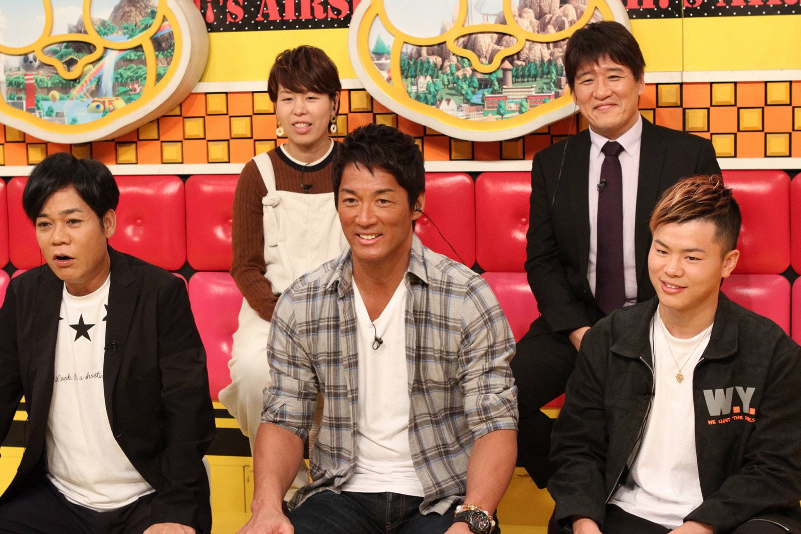 （後列左から）岩清水梓、林修（前列左から）名倉潤、長嶋一茂、那須川天心（C）フジテレビ