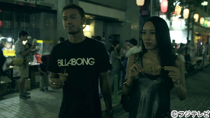 夏祭りを楽しむ今井洋介、武智ミドリ/「テラスハウス」8月23日放送回より