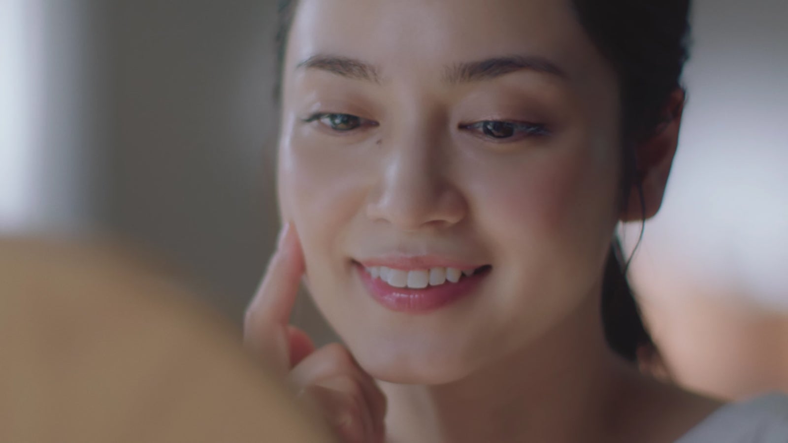 平愛梨／新TVCM『マスク悩み篇』より（提供写真）