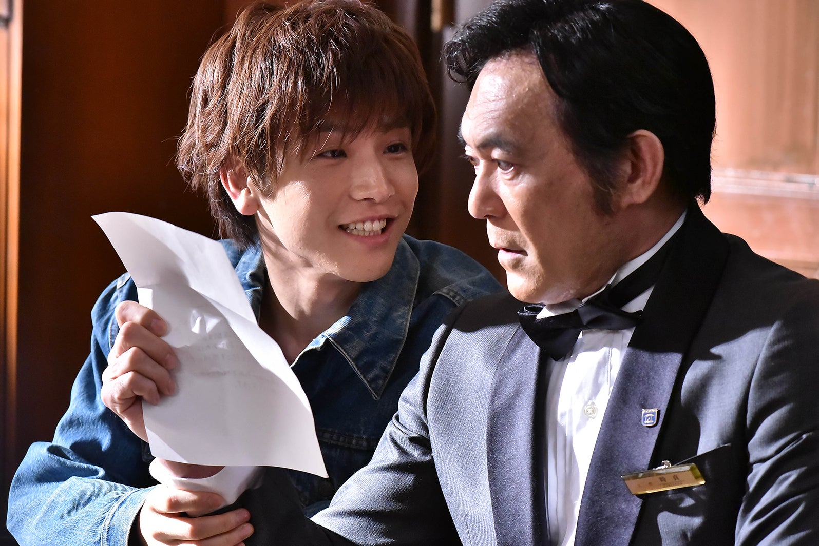 宇海（岩田剛典）、クレーマー客に困惑？時貞（渡辺いっけい）の秘密とは「崖っぷちホテル！」＜第6話あらすじ＞