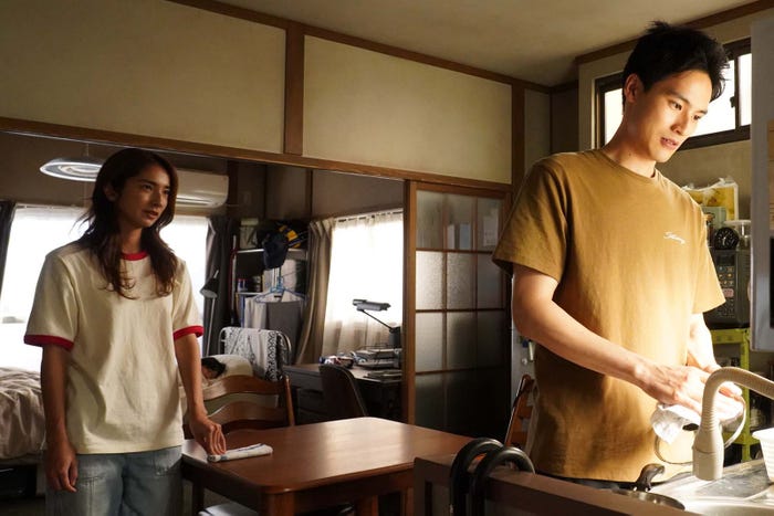 仁村紗和、水上恒司「真夏のシンデレラ」第6話より(C)フジテレビ