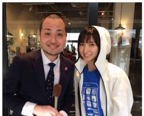 篠田麻里子、スリムクラブ内間と「すっぴんそっくりな件」兄妹?2ショットに反響
