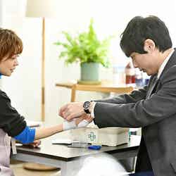 倉科カナ、坂口健太郎／「婚姻届に判を捺しただけですが」第7話より（C）TBS