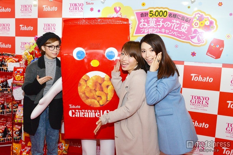 「キャラメルコーンくん」と記念撮影