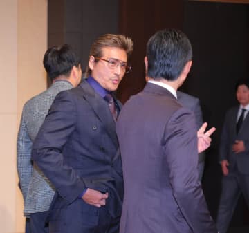 新庄監督と小久保監督が“舌戦”！？「名指し良かったやろ？」→「ピッチャー余っとるな」 昨年12月に有原が移籍