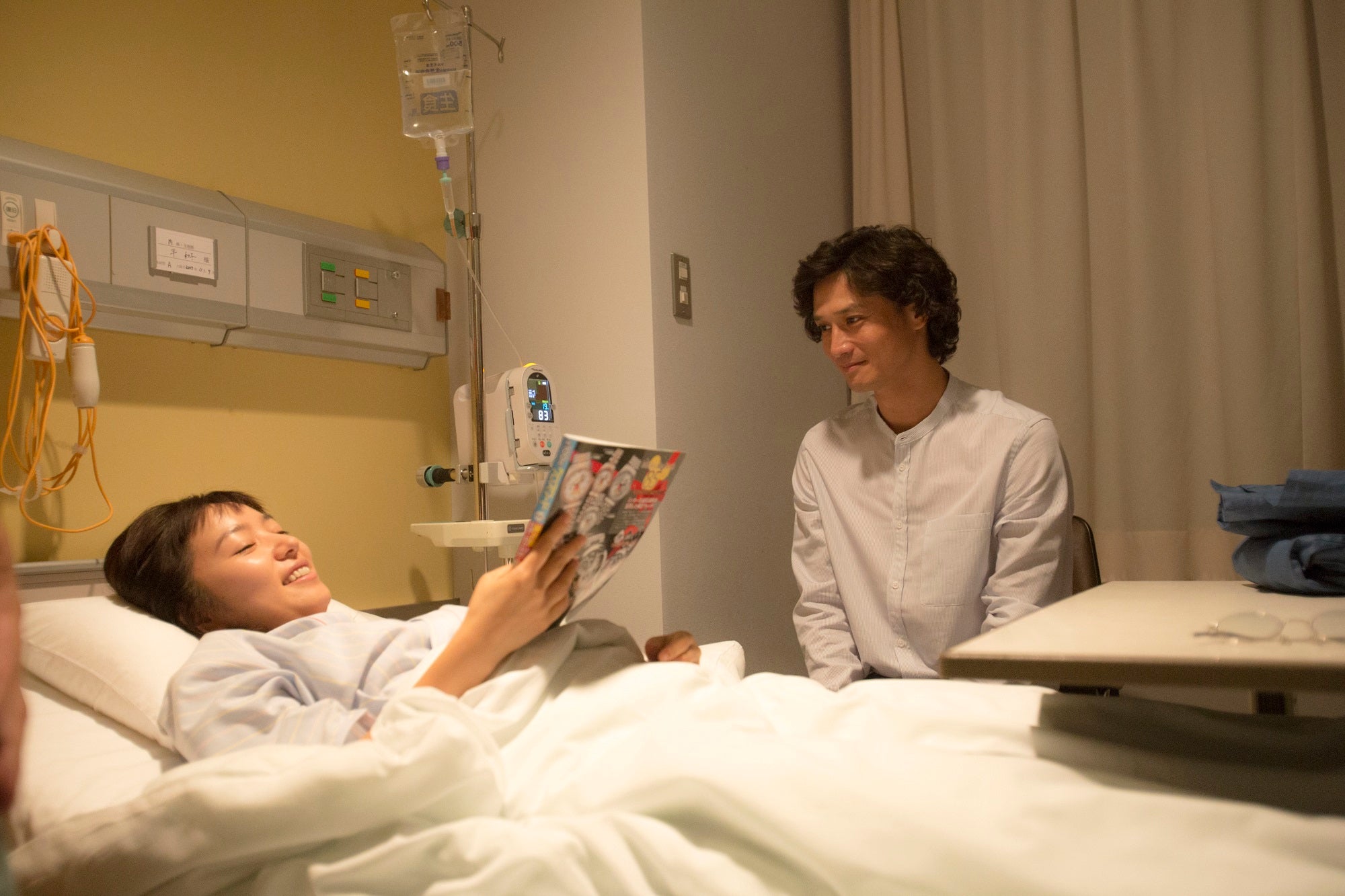 徳永えり、安藤政信／「恋のツキ」第11話より（C）新田章／講談社（C）「恋のツキ」製作委員会