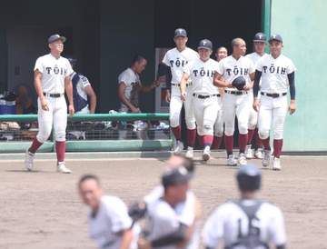 大阪桐蔭ナインが号泣 春夏連覇の夢が4回戦で途絶える 決勝点献上の左腕は涙止まらず 黒川主将「申し訳ない…申し訳ないです」