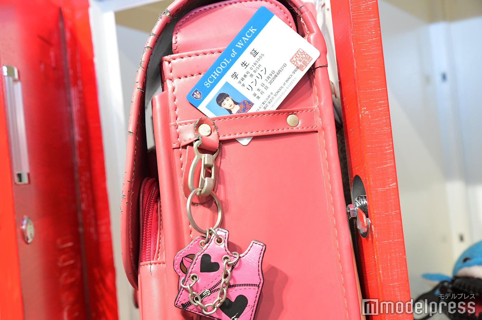 「SCHOOL OF WACK」展示の模様 （C）モデルプレス