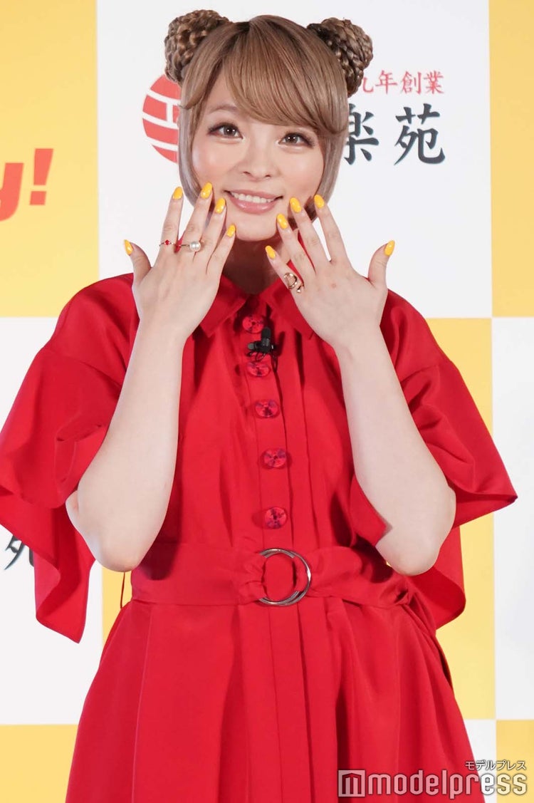 画像2 9 きゃりーぱみゅぱみゅ お気に入りワンピ ネイルで登場 元気になるカラー モデルプレス