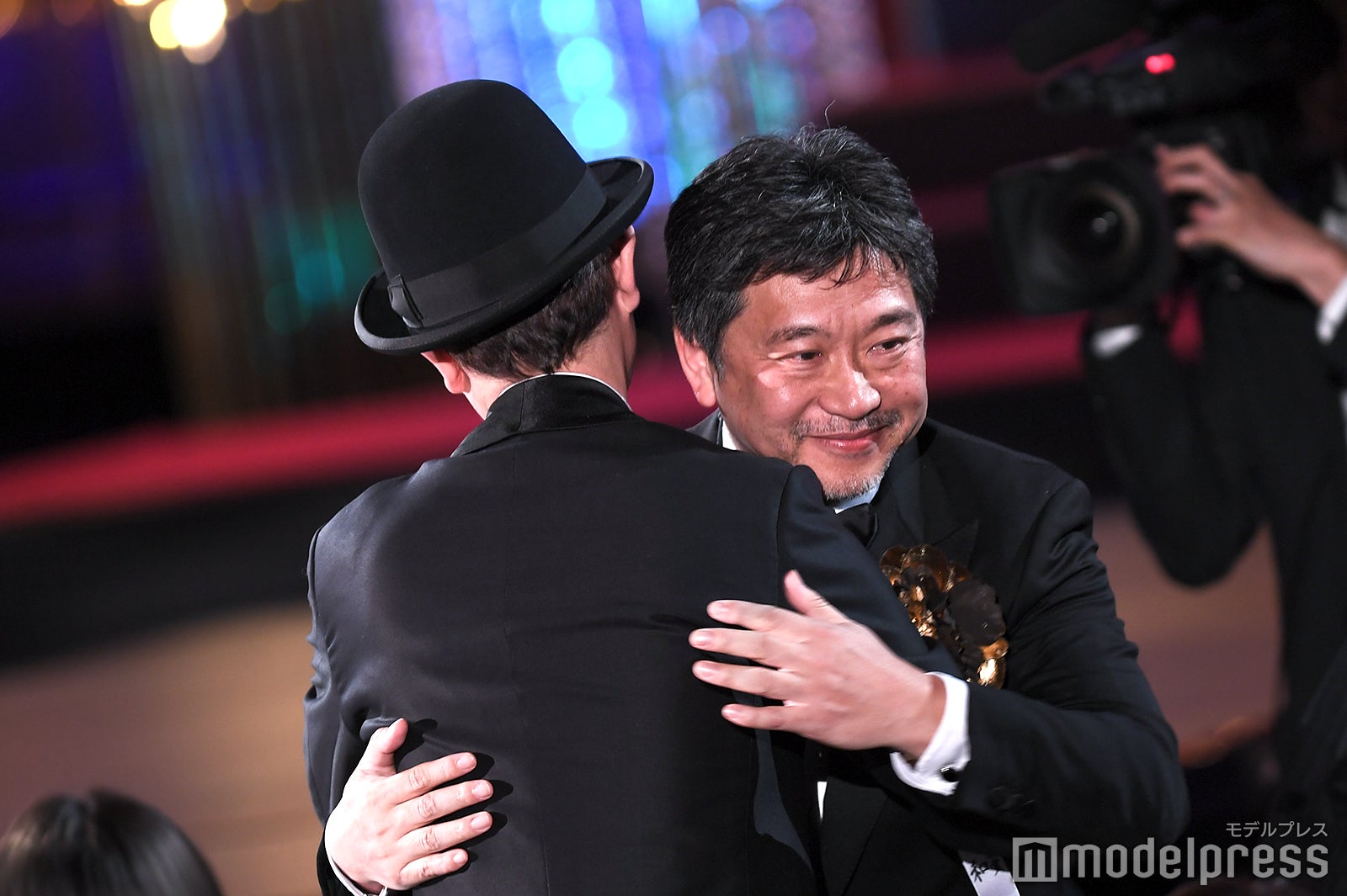 リリー・フランキー、是枝裕和監督 （C）モデルプレス