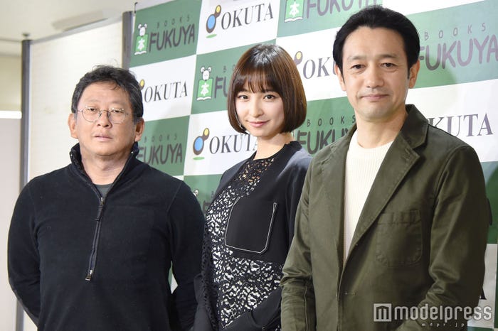 秦建日子氏、篠田麻里子、飯田基祐 (C)モデルプレス