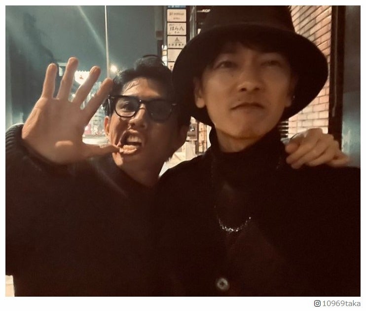 ワンオクTaka、佐藤健と“恒例”のクリスマス過ごす「豪華すぎ」「最高」の声