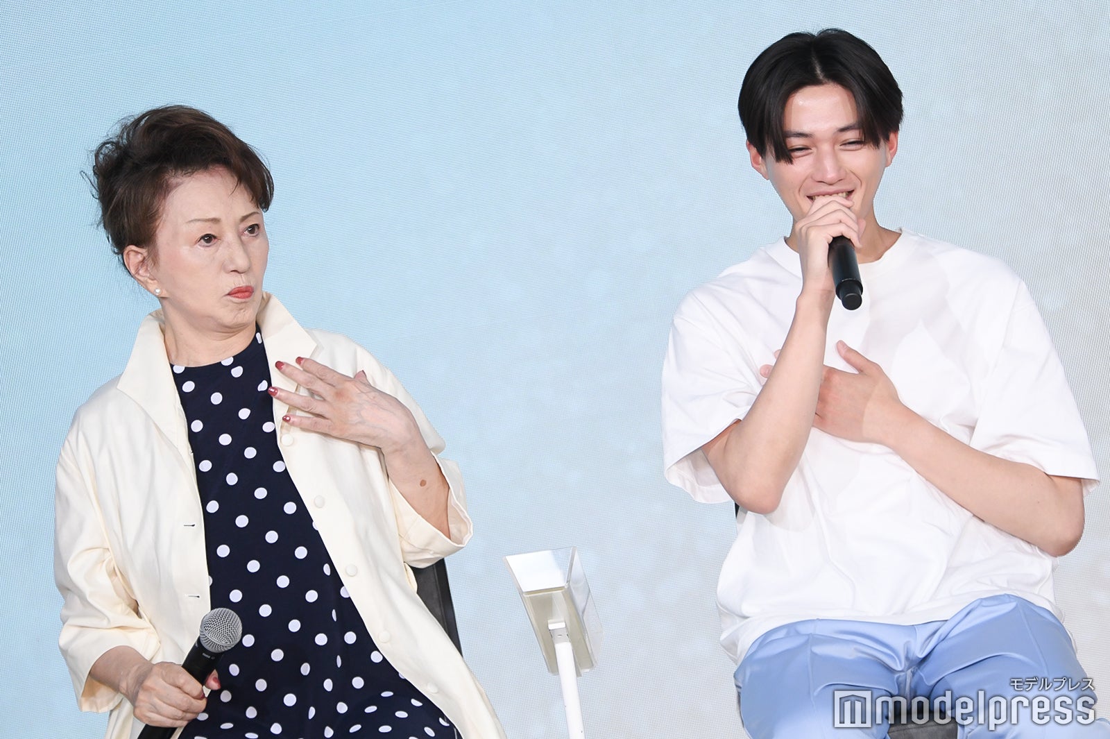 八木勇征の胸筋を絶賛する加賀まりこ（C）モデルプレス