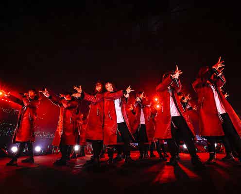 欅坂46、全員で赤のMA-1&「青空とMARRY」“M”ポーズ…19人の平手友梨奈&志田愛佳へのメッセージに涙腺崩壊
