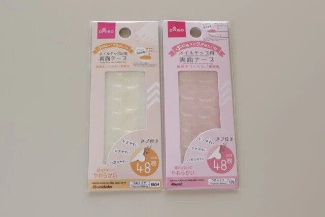 100均ダイソーのネイルチップ用両面テープ