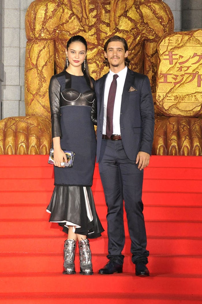 (左から)コートニー・イートンとブレントン・スウェイツ