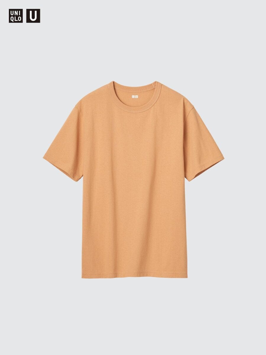 ユニクロユーのロゴがある、無地のオレンジ色クルーネックTシャツ