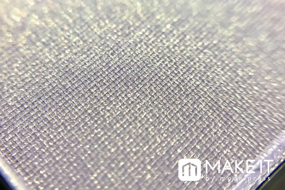 ゴールドパールが美しいパープルアイシャドー (C)メイクイット