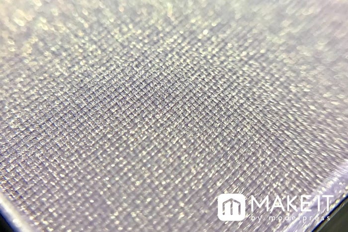 ゴールドパールが美しいパープルアイシャドー (C)メイクイット