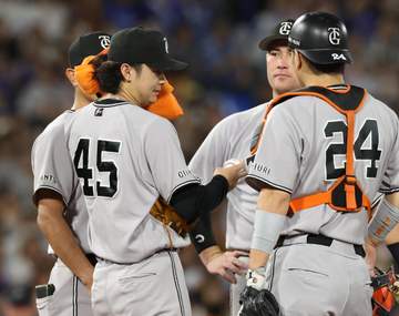 巨人 痛恨逆転負けで3連敗 初回にダルベック満塁弾も4点リード守れず 3失策で11失点 DeNA戦の連勝が6でストップ