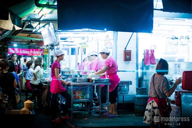 行列が絶えない、タイの「ラーン・ガイトーン・プラトゥーナム」