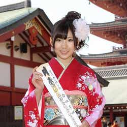 演歌ソロデビュー曲発売「無人駅」のヒット祈願を行った岩佐美咲