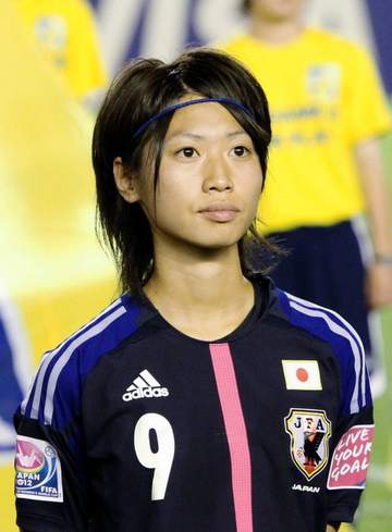 「笑顔が23歳の頃と変わってない」元なでしこ美人選手、33歳誕生日報告ショットに反響「サッカー界の森川葵」「33歳には見えない」
