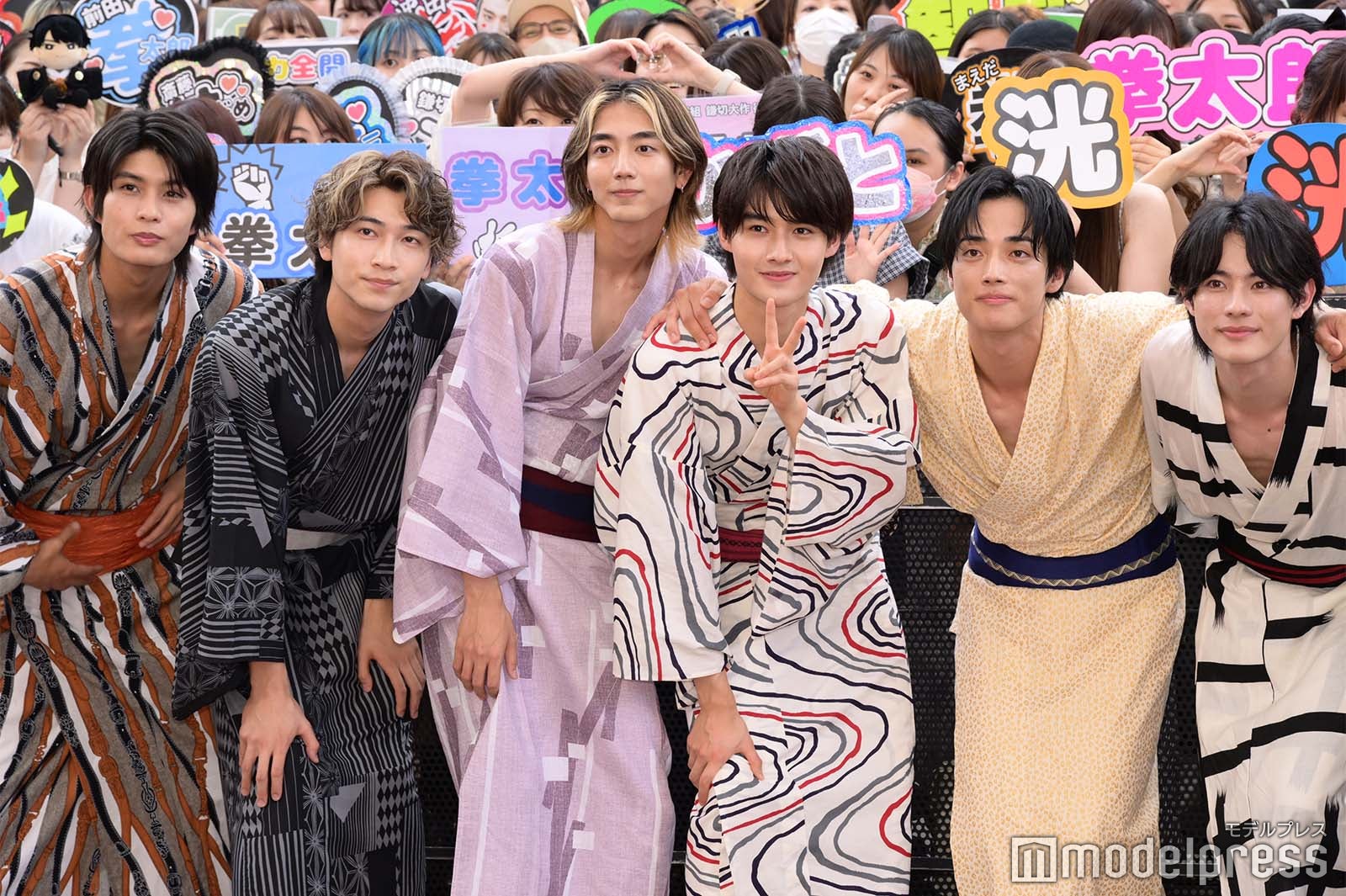 （左から）柊太朗、庄司浩平、駒木根葵汰、藤岡真威人、羽谷勝太、前田拳太郎（C）モデルプレス